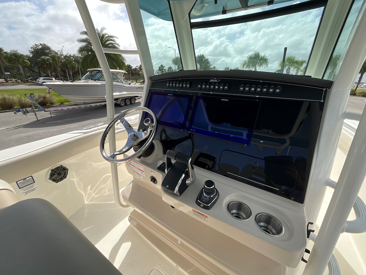 2026 Boston Whaler 330 Outrage 6