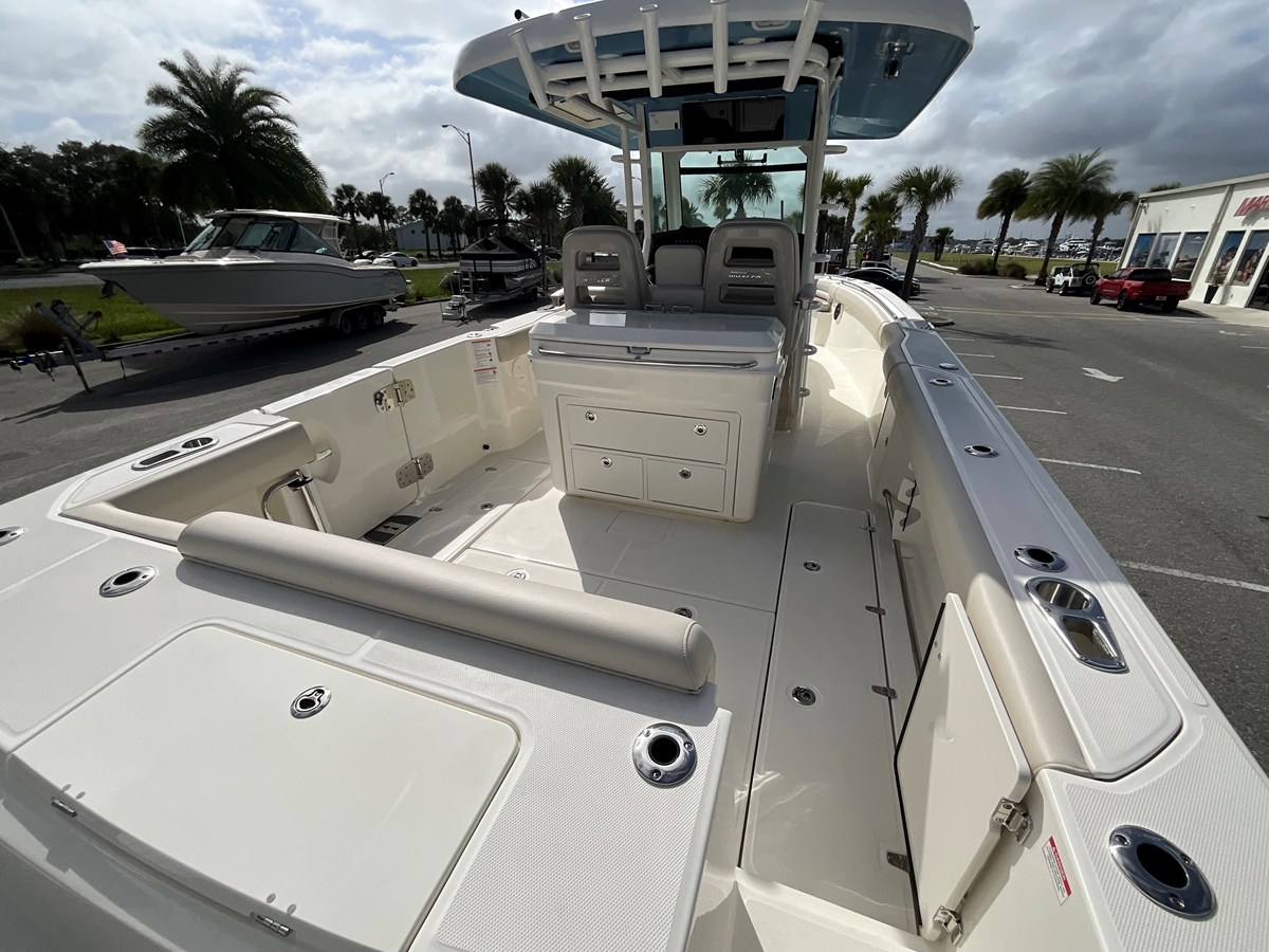 2026 Boston Whaler 330 Outrage 9