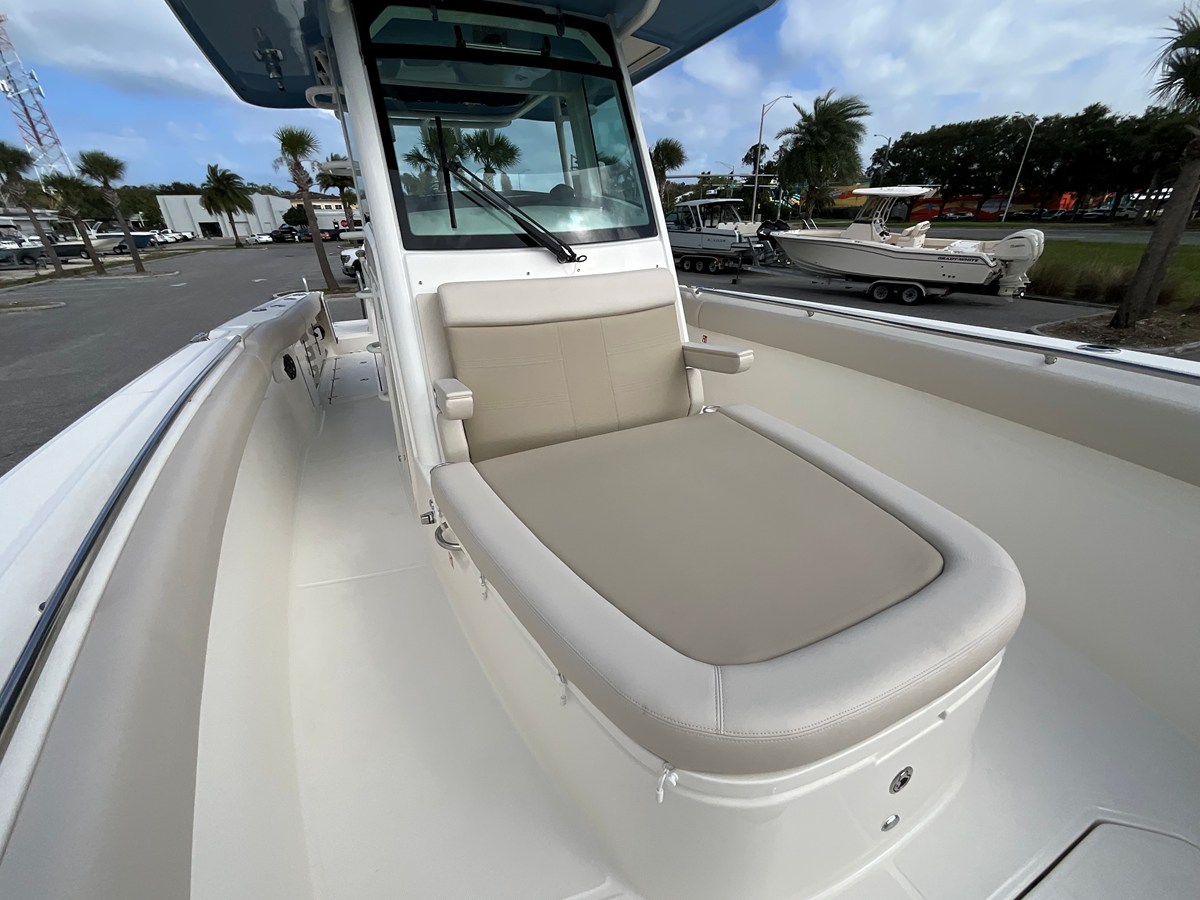 2026 Boston Whaler 330 Outrage 18