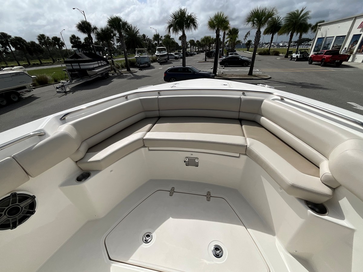 2026 Boston Whaler 330 Outrage 19