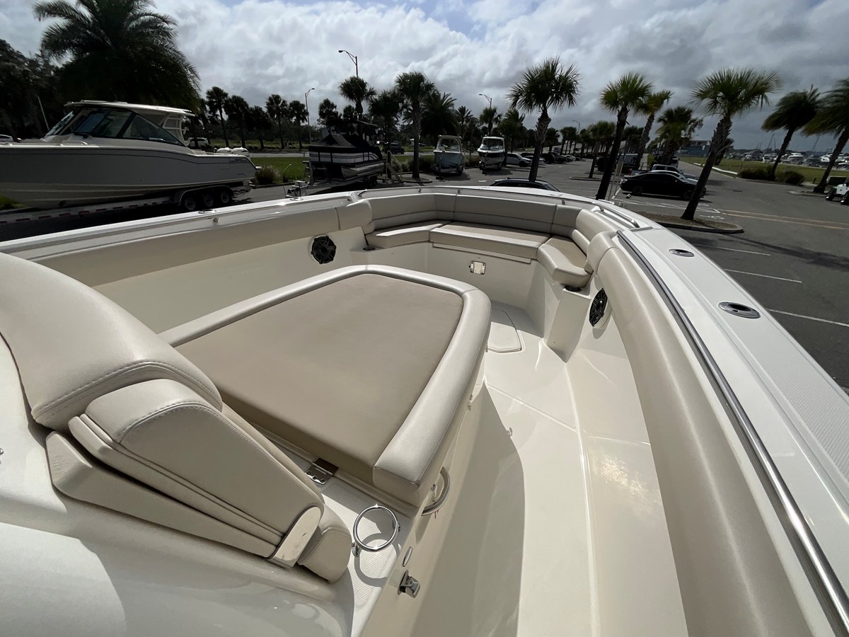 2026 Boston Whaler 330 Outrage 20