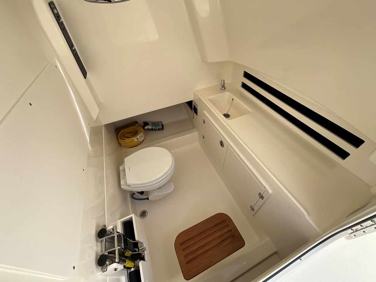 2026 Boston Whaler 330 Outrage 26
