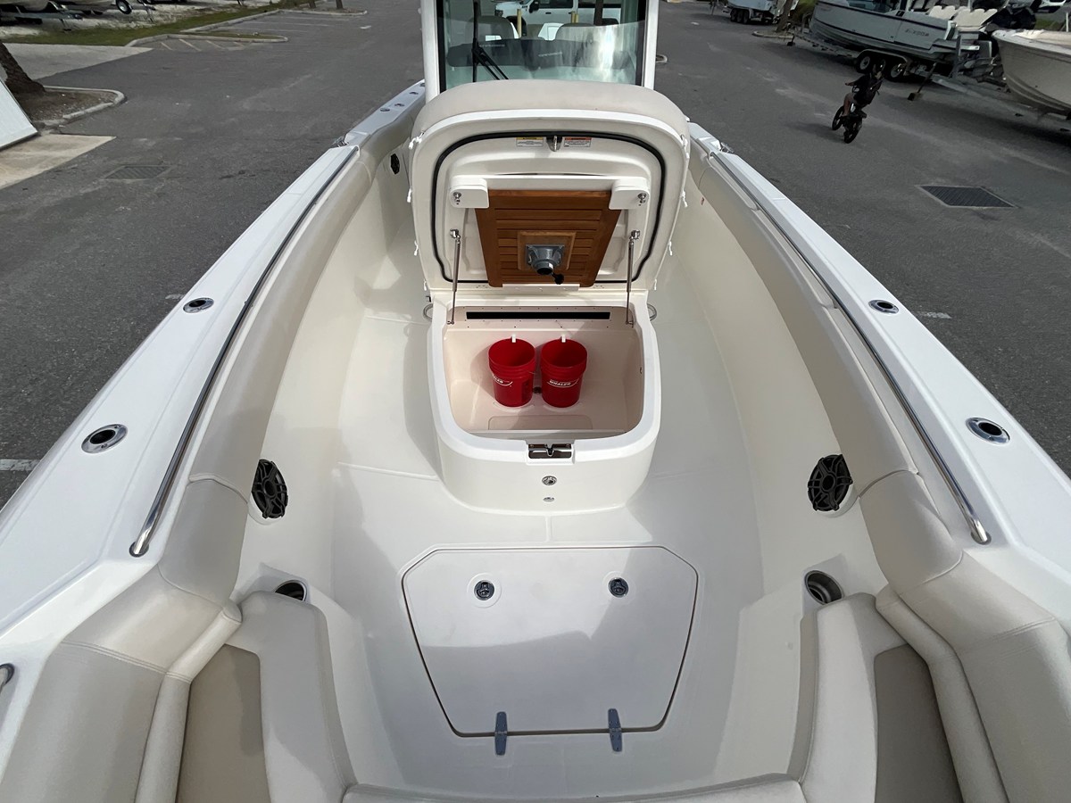 2026 Boston Whaler 330 Outrage 27