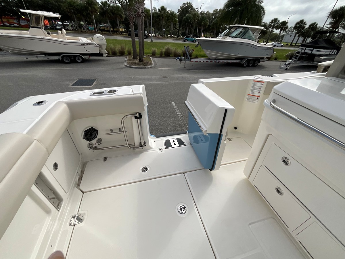 2026 Boston Whaler 330 Outrage 30