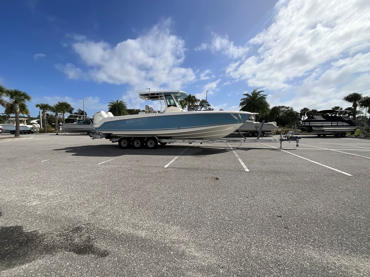 2026 Boston Whaler 330 Outrage 34