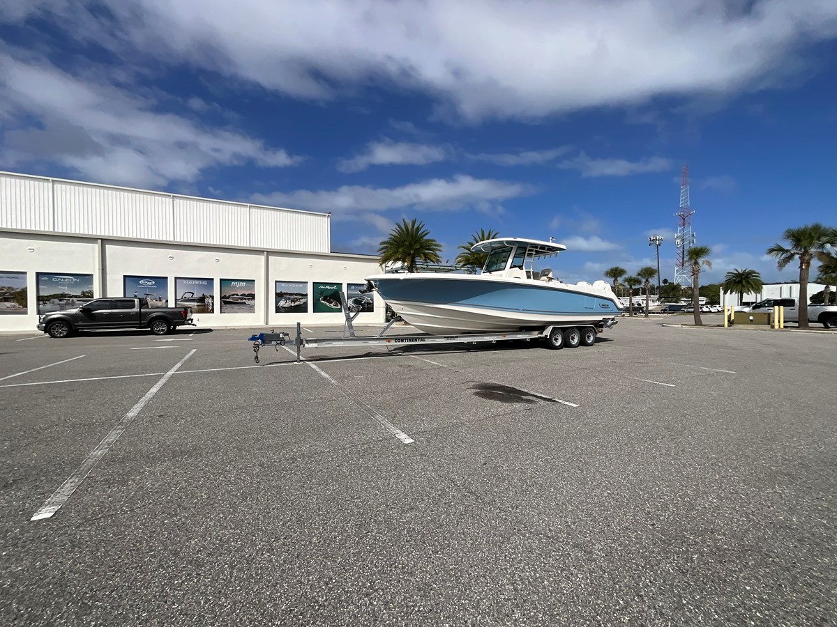 2026 Boston Whaler 330 Outrage 36