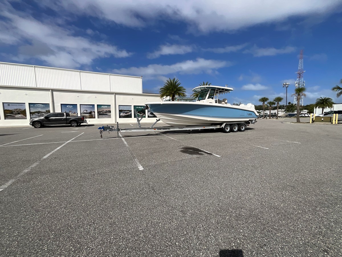 2026 Boston Whaler 330 Outrage 38
