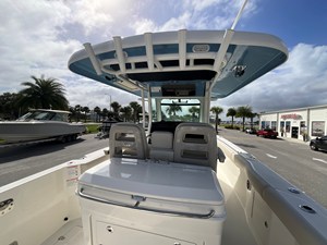 2026 Boston Whaler 330 Outrage 11