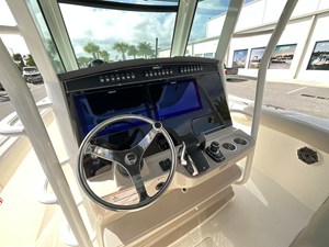 2026 Boston Whaler 330 Outrage 12
