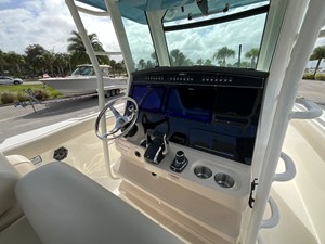 2026 Boston Whaler 330 Outrage 13