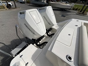 2026 Boston Whaler 330 Outrage 15