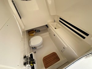 2026 Boston Whaler 330 Outrage 26
