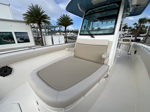 2026 Boston Whaler 330 Outrage 28