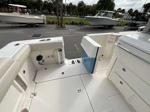 2026 Boston Whaler 330 Outrage 30
