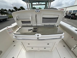 2026 Boston Whaler 330 Outrage 31