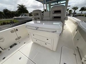2026 Boston Whaler 330 Outrage 32