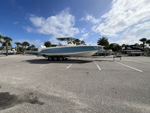 2026 Boston Whaler 330 Outrage 34