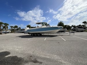 2026 Boston Whaler 330 Outrage 43