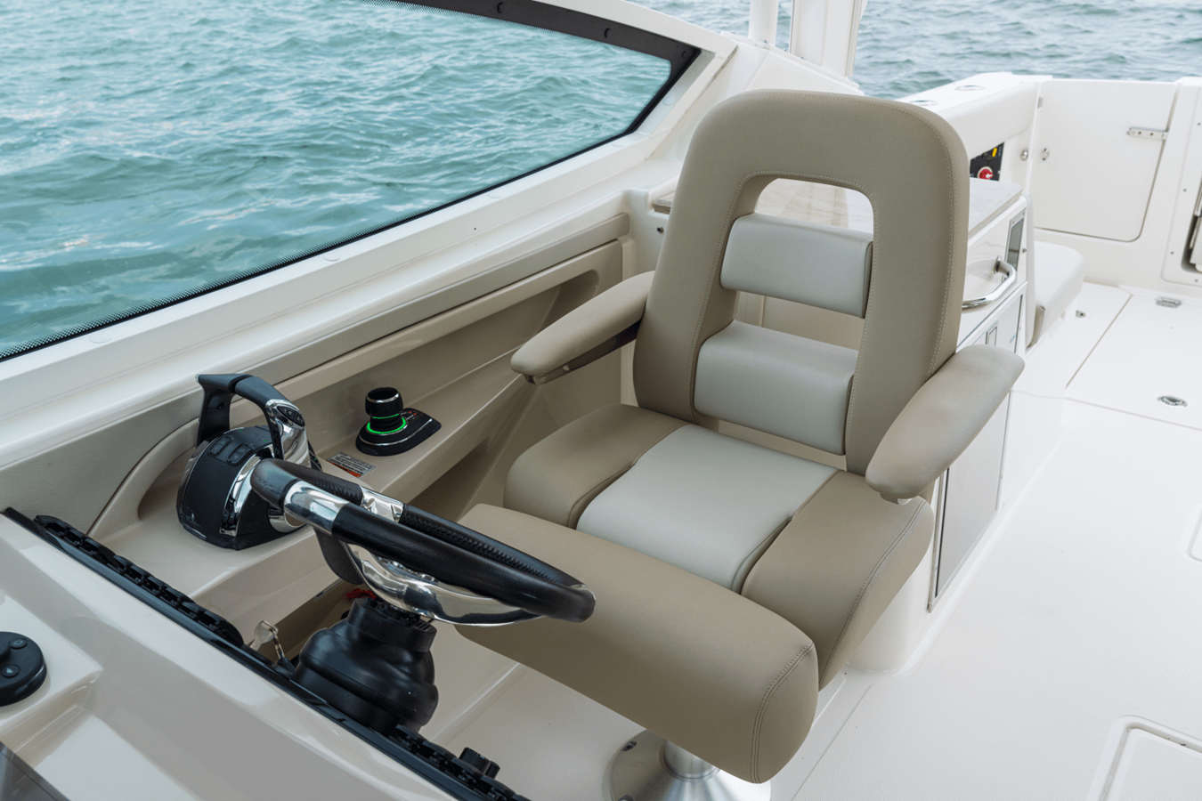 2027 Boston Whaler 280 Vantage 55