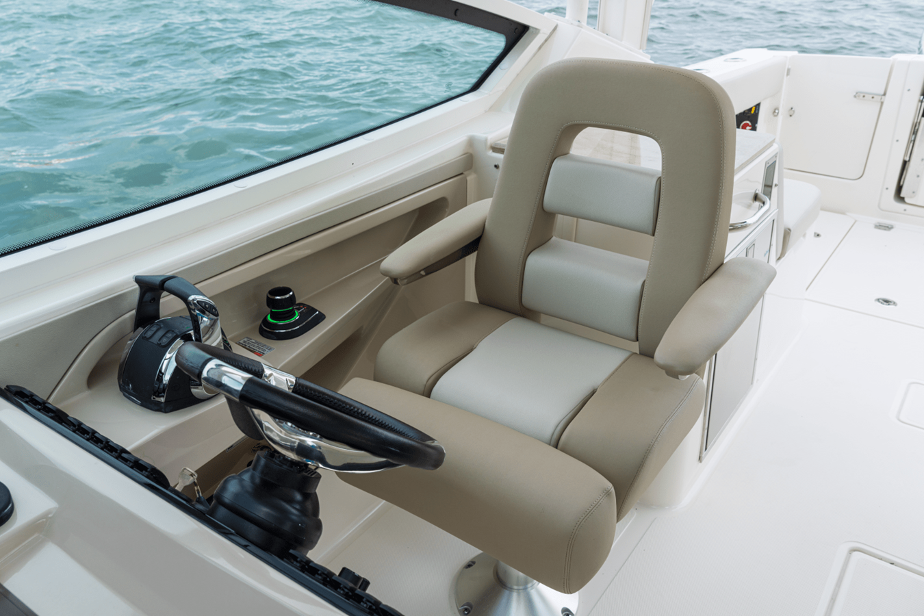 2027 Boston Whaler 280 Vantage 56