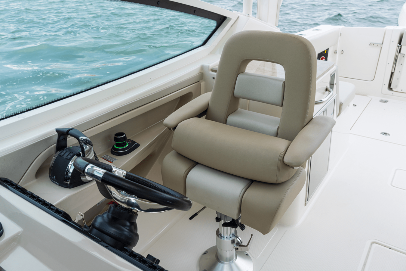 2027 Boston Whaler 280 Vantage 57