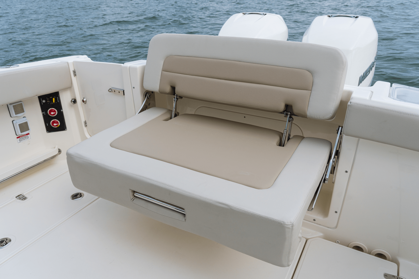 2027 Boston Whaler 280 Vantage 65