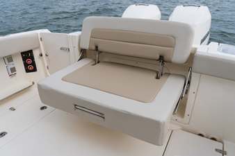 2027 Boston Whaler 280 Vantage 64
