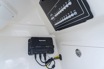 2027 Boston Whaler 280 Vantage 82