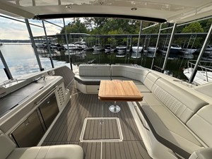 Sea Ray 400 SLX 2 2022 Sea Ray 400 SLX 3