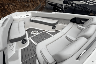 Sea Ray 400 SLX 21 2022 Sea Ray 400 SLX 22