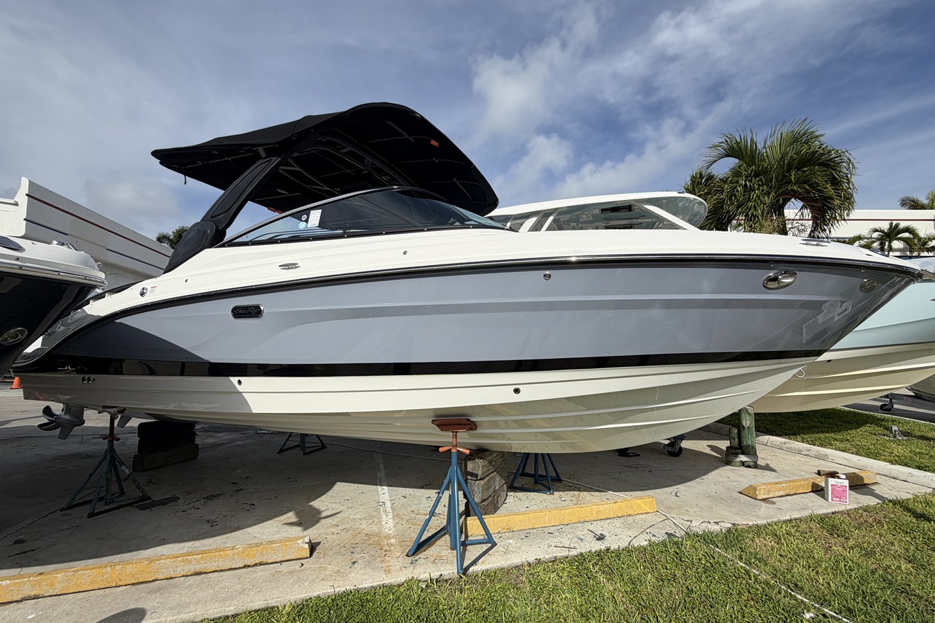 2026 Sea Ray SLX 280 Outboard 2