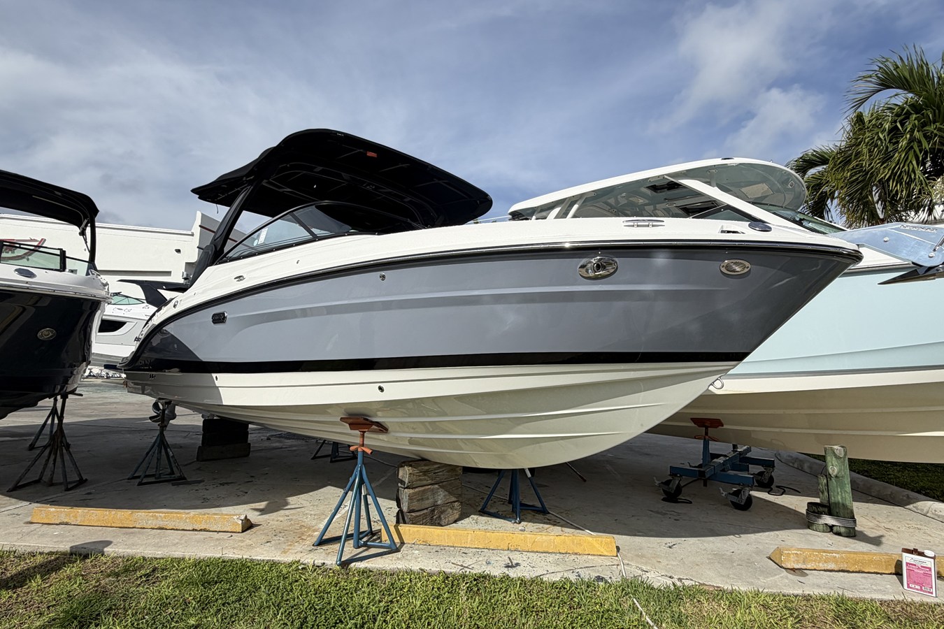 2026 Sea Ray SLX 280 Outboard 3