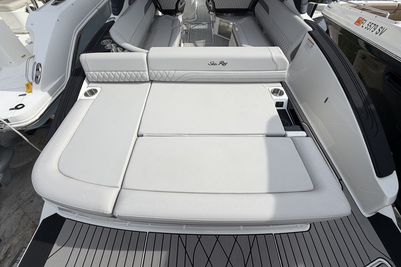2026 Sea Ray SLX 280 Outboard 9