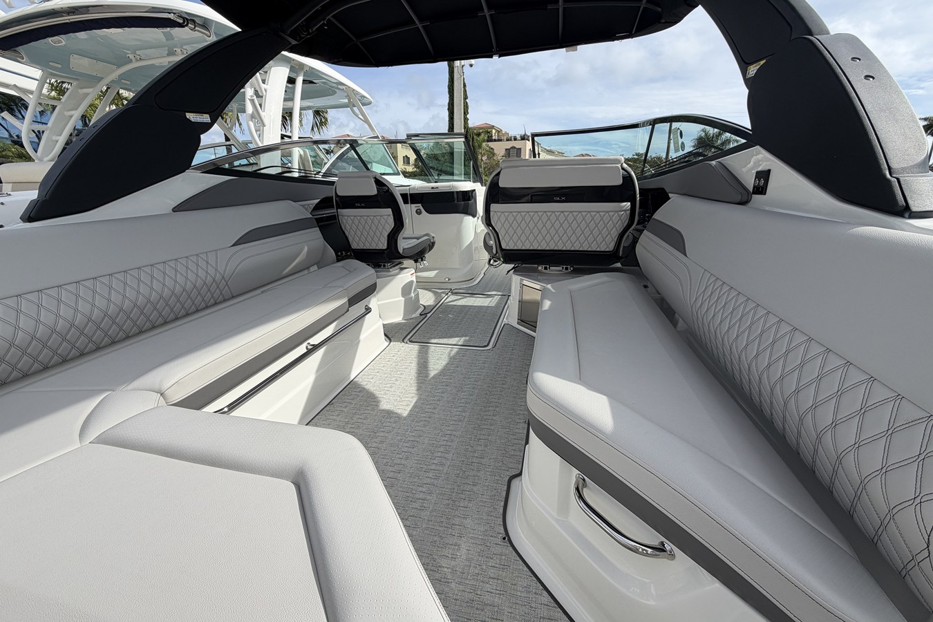 2026 Sea Ray SLX 280 Outboard 11
