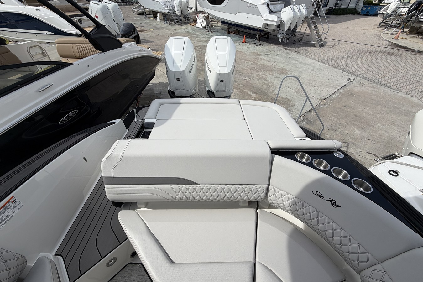 2026 Sea Ray SLX 280 Outboard 12