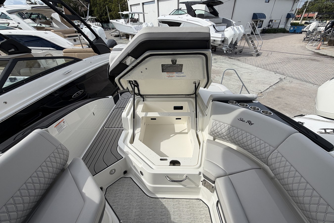 2026 Sea Ray SLX 280 Outboard 13