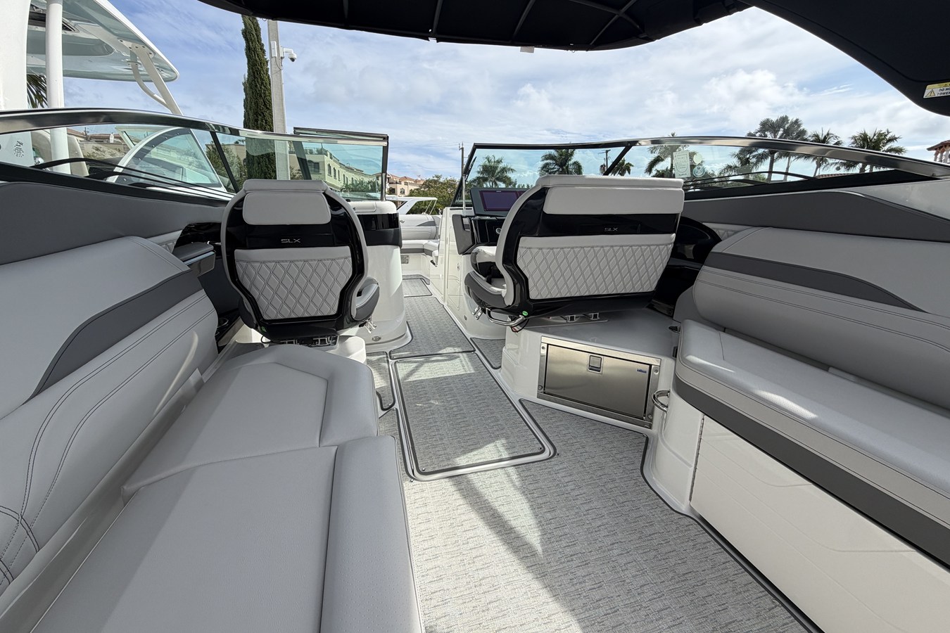 2026 Sea Ray SLX 280 Outboard 14