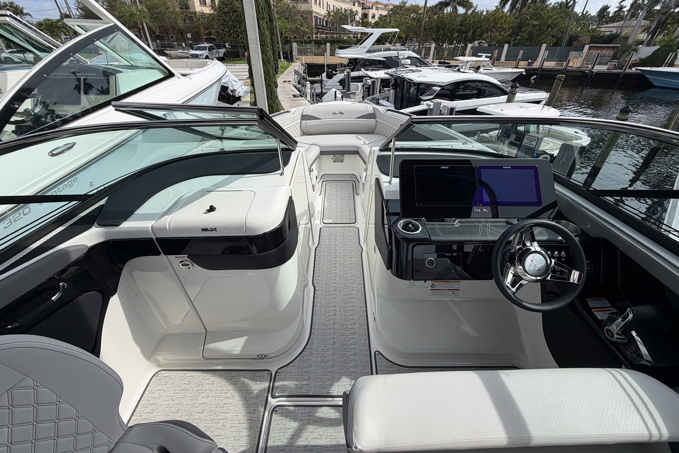 2026 Sea Ray SLX 280 Outboard 23