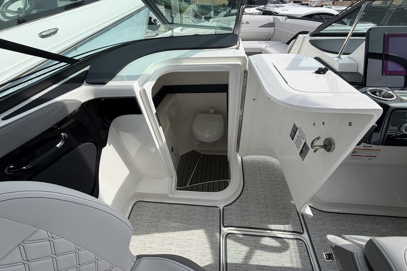 2026 Sea Ray SLX 280 Outboard 24