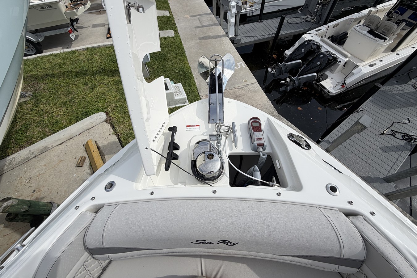 2026 Sea Ray SLX 280 Outboard 27