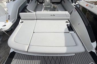 2026 Sea Ray SLX 280 Outboard 9