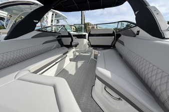 2026 Sea Ray SLX 280 Outboard 11