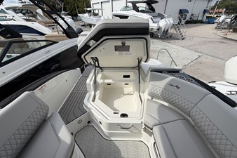 2026 Sea Ray SLX 280 Outboard 13