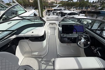 2026 Sea Ray SLX 280 Outboard 23