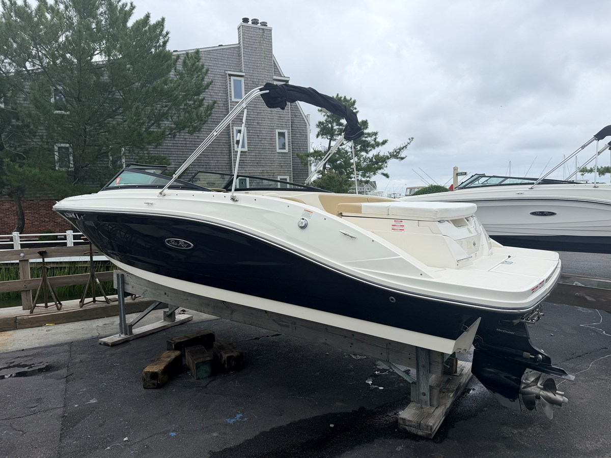 2018 Sea Ray SPX 230 1
