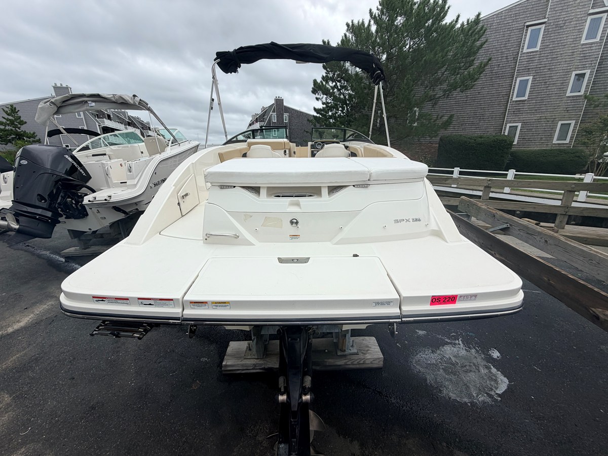 2018 Sea Ray SPX 230 4