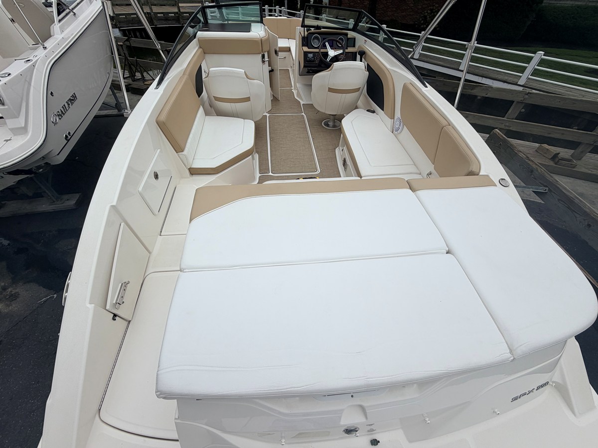 2018 Sea Ray SPX 230 6