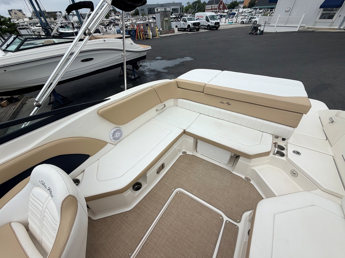 2018 Sea Ray SPX 230 7