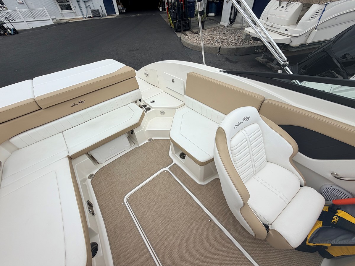 2018 Sea Ray SPX 230 8