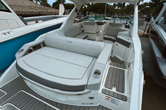 Sea Ray SLX 310 Outboard 1 2026 Sea Ray SLX 310 Outboard 2